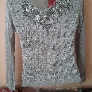 V-neck lomg sleeve top